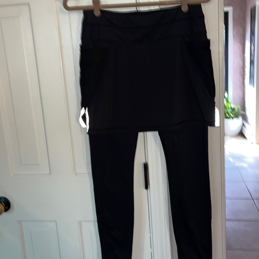 Athleta small black powder two and one wicking